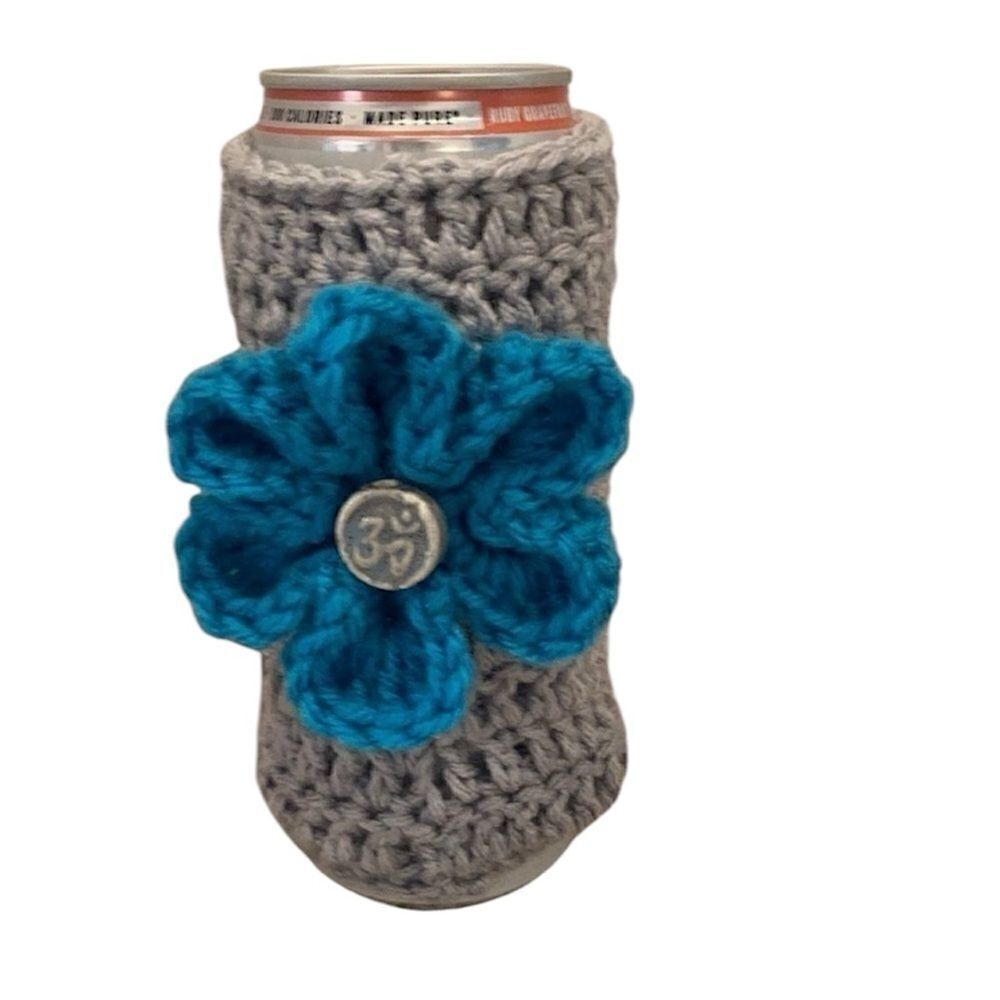 NWT hand crocheted can cozy for tall cans protects hands keeps drink cold longer